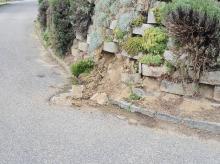 Beschädigung der Stützmauer