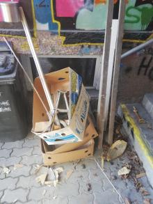 Müll vor dem Stadtarchiv/Jugendzentrum